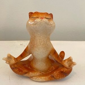 MEDITATING CAT FIGURINE   HOME DECOR